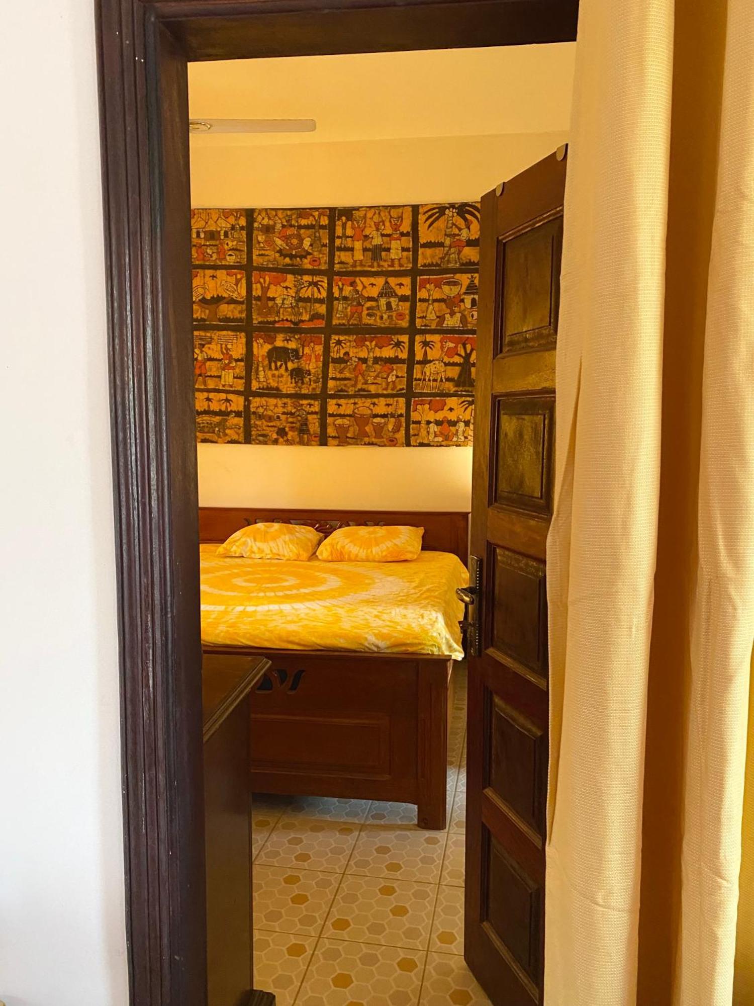 Готель Dabo House Brufut Екстер'єр фото