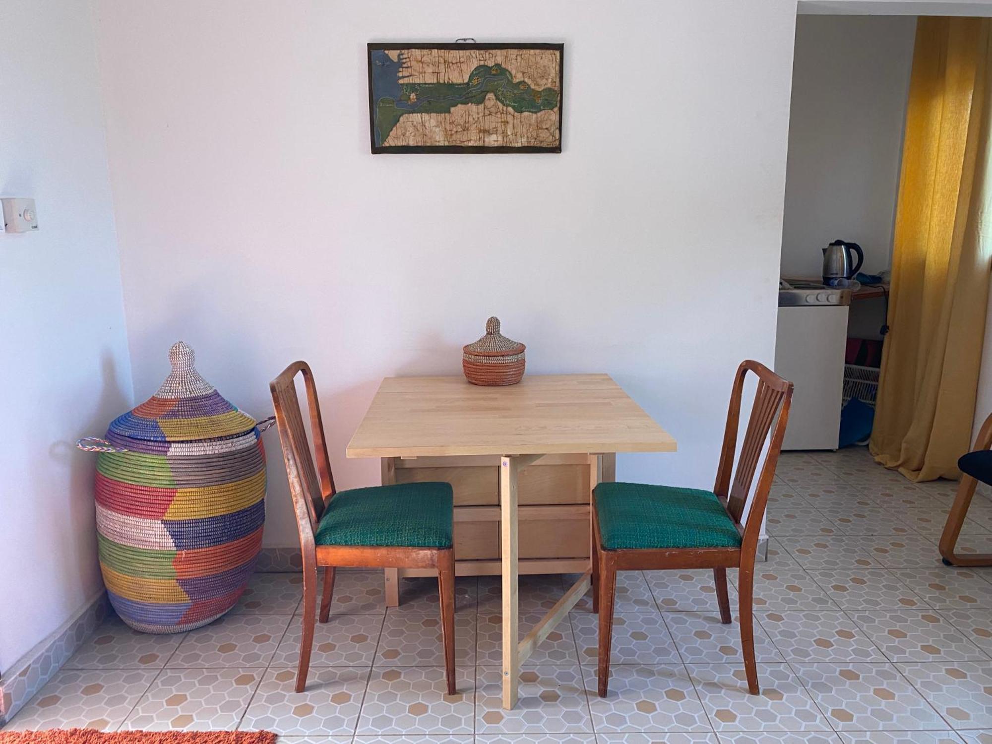 Готель Dabo House Brufut Екстер'єр фото