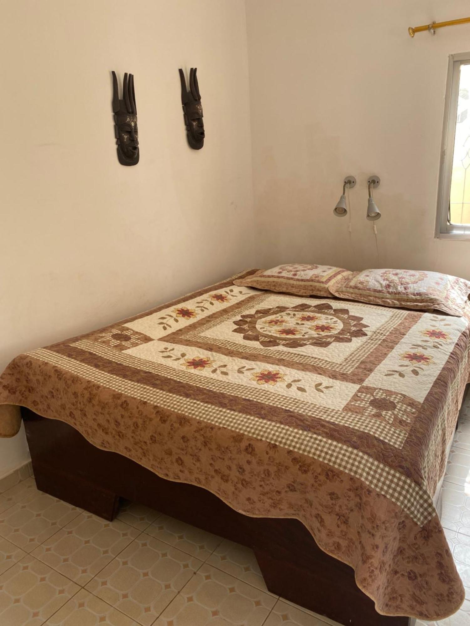Готель Dabo House Brufut Екстер'єр фото